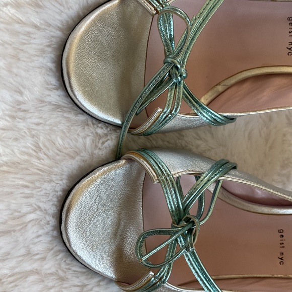 Stunning silver/blue heels!  Perfect party shoes - Picture 9 of 11